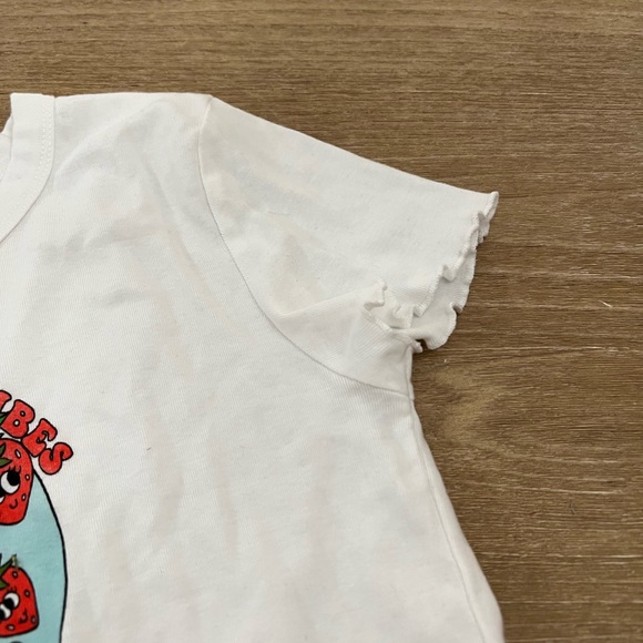 PS / LA berry good vibes white short sleeve shirt size small - Picture 3 of 6